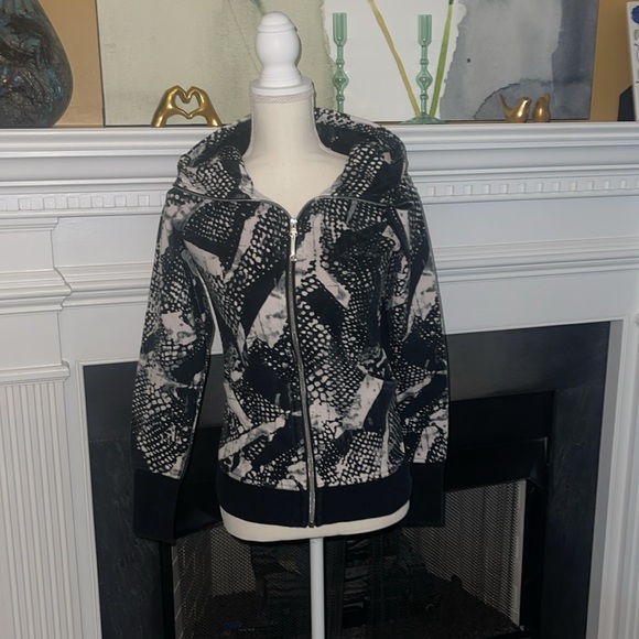 Lululemon Scuba Hoodie gently used - Picture 5 of 11